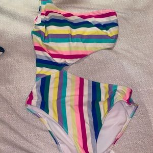 Abercrombie and fitch baiting suit